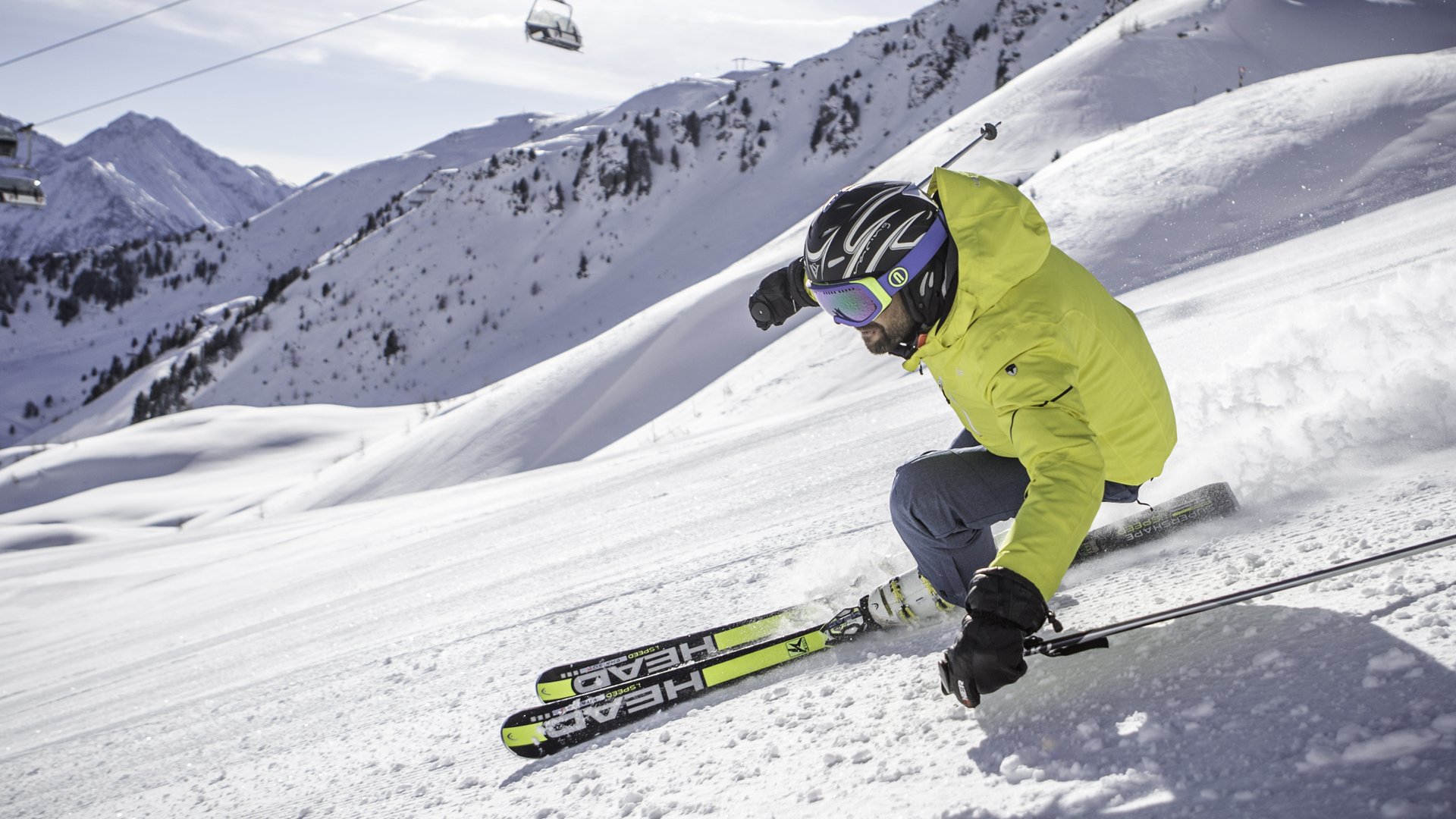 Burggräflerhof: il nostro hotel vicino a Merano 2000 Scalatore con giacca gialla scia su neve fresca in montagna